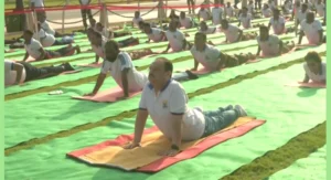 पीएम मोदी योग मानवता को सांस लेने के लिए जरूरी पॉज़ बटन Modi Yoga gives humanity a breathable pause button