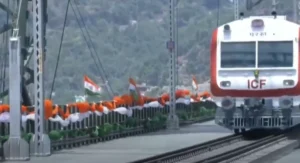 प्रधानमंत्री श्रीनगर वंदे भारत ट्रेन सेवा को हरी झंडी दिखाई PM flagged off Srinagar Vande Bharat