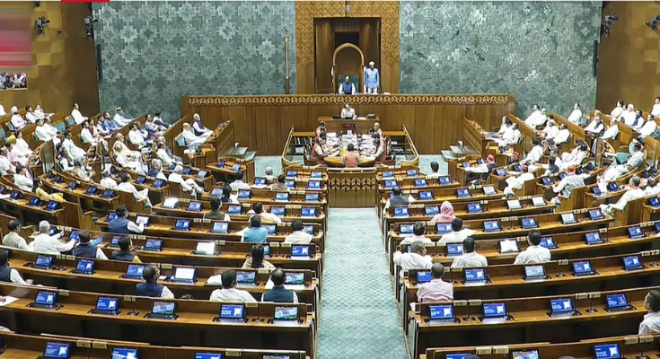 What did Shashi Tharoor say Mobocracy is going on