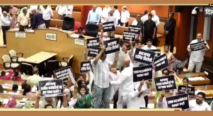 AAP councillors create ruckus in Delhi assembly
