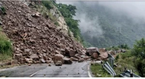 उत्तरकाशी बाढ़ में दर्जनों लोगों के बहने की आशंका 130 बचाए गए Dozens of people were swept away in the floods in Uttarkashi