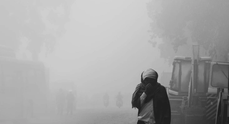 दिल्ली में दिवाली से एक दिन पहले वायु गुणवत्ता बेहद खराब