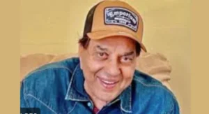 ActorDharmendra leaves from Breach Candy Hospital