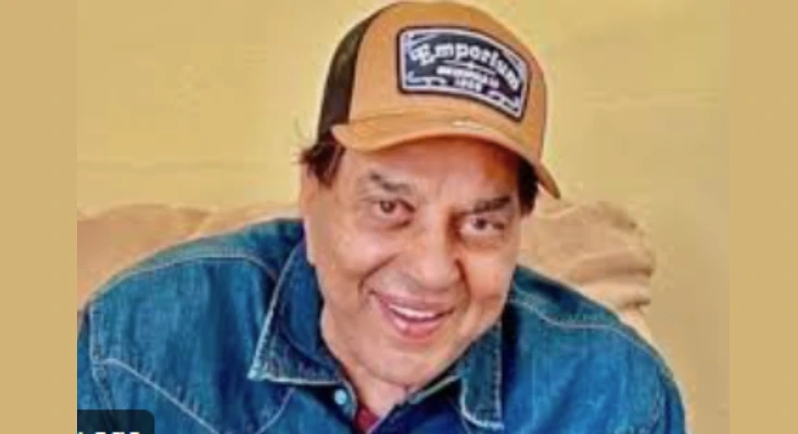 89 वर्षीय अभिनेता दर्मेंद्र ब्रीच कैंडी अस्पताल से रवाना