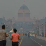 स्मॉग की घनी चादर में लिपटी दिल्ली के साथ इंडिगो की एडवाइजरी